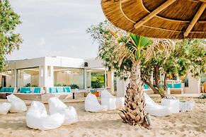 ROBINSON KYLLINI BEACH