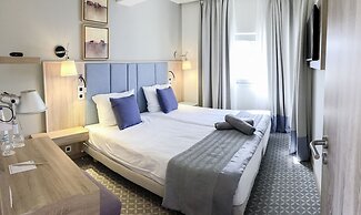 ROBINSON KYLLINI BEACH