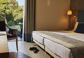 ROBINSON KYLLINI BEACH