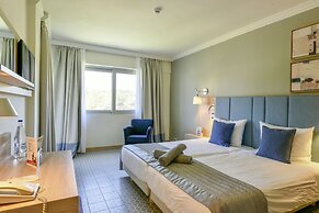 ROBINSON KYLLINI BEACH