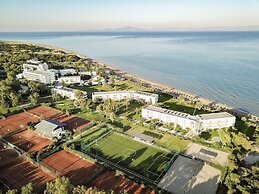 ROBINSON KYLLINI BEACH