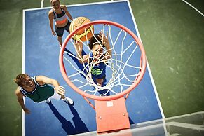 ROBINSON KYLLINI BEACH