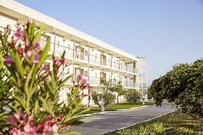 ROBINSON KYLLINI BEACH