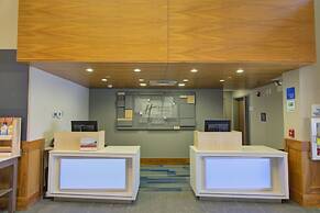 Holiday Inn Express Hotel and Suites Mankato East by IHG