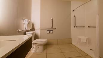 Holiday Inn Express Hotel and Suites Mankato East by IHG