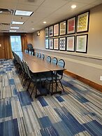 Holiday Inn Express Hotel and Suites Mankato East by IHG
