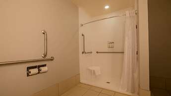 Holiday Inn Express Hotel and Suites Mankato East by IHG