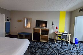 Super 8 by Wyndham Traverse City