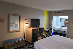 Super 8 by Wyndham Traverse City