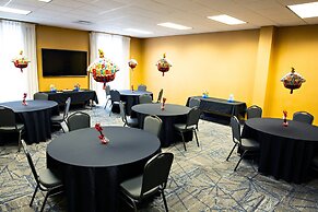 Holiday Inn Express Hotel & Suites Harrisburg West by IHG