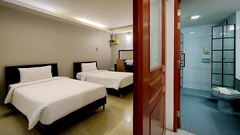 Centric Place Hotel