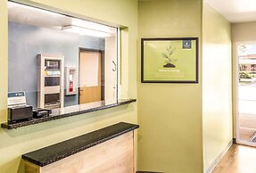 WoodSpring Suites Houston Baytown