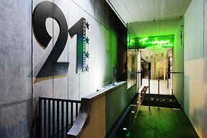 Twentyone Hotel