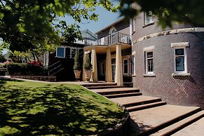 Mountain Heritage Hotel