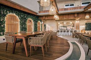 Alexandra Beach Resort & Spa