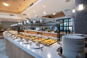 Hydramis Palace Beach Resort