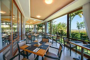 Hydramis Palace Beach Resort