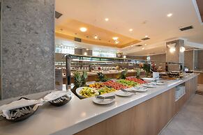 Hydramis Palace Beach Resort