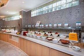 Hydramis Palace Beach Resort