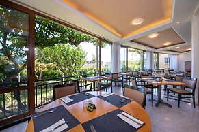 Hydramis Palace Beach Resort