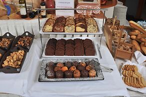 Hydramis Palace Beach Resort