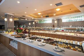 Hydramis Palace Beach Resort