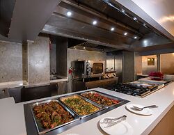 Hydramis Palace Beach Resort