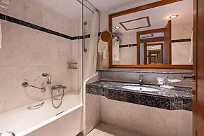 Hydramis Palace Beach Resort