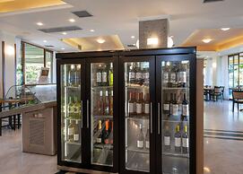 Hydramis Palace Beach Resort