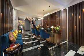 Aurora Central Hotel