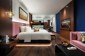 Aurora Central Hotel