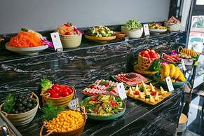 Aurora Central Hotel