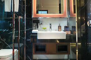 Aurora Central Hotel