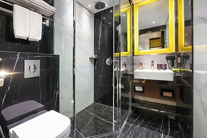 Aurora Central Hotel