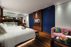 Aurora Central Hotel