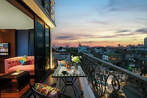 Aurora Central Hotel