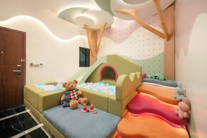 Aurora Central Hotel