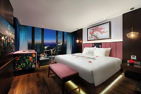 Aurora Central Hotel