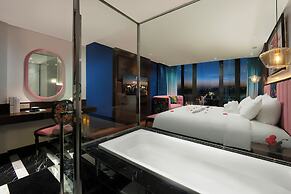 Aurora Central Hotel