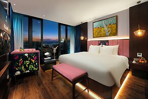 Aurora Central Hotel