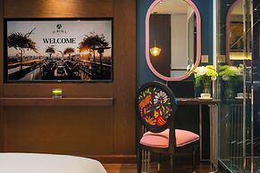 Aurora Central Hotel