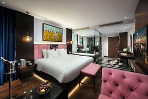 Aurora Central Hotel