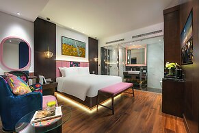 Aurora Central Hotel