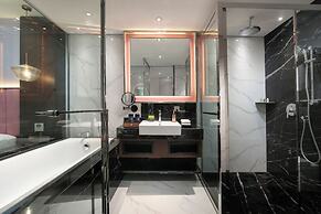 Aurora Central Hotel