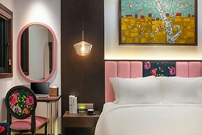 Aurora Central Hotel