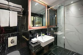 Aurora Central Hotel