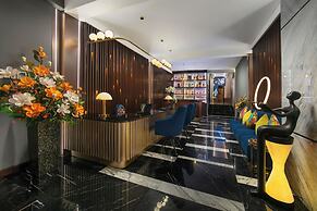 Aurora Central Hotel