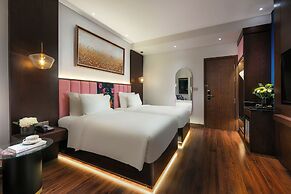 Aurora Central Hotel