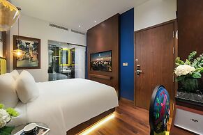 Aurora Central Hotel