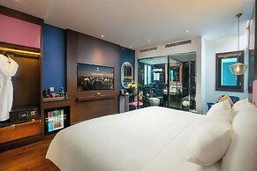 Aurora Central Hotel